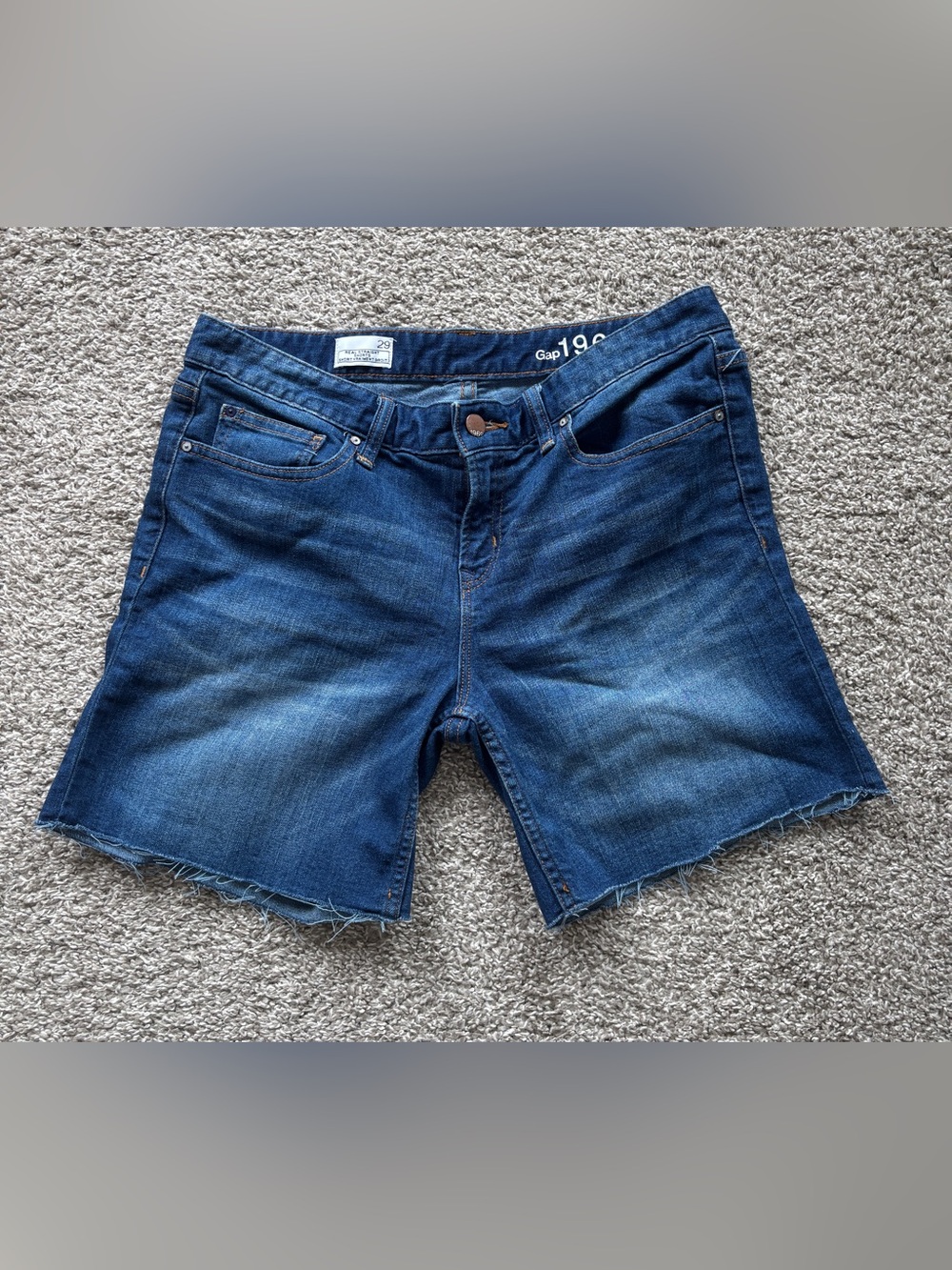 Gap 1969 Medium Wash Denim Shorts Size 29 with Raw Edge Bottom